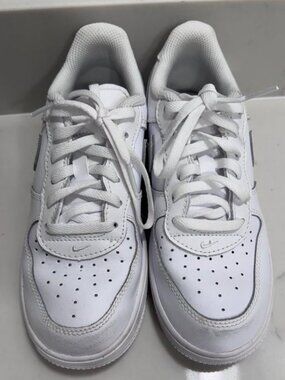 Nike Air Force 1 Low Kids Size 2Y Triple White Leather Sneakers AF1